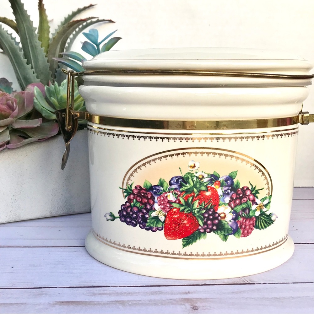 ⬇️ $40 | Vintage Knott’s Berry Farm Food Canister